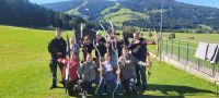 Bogenspannen vor dem Bogenschießen mit Frau Röhrich und Herr Liedmann